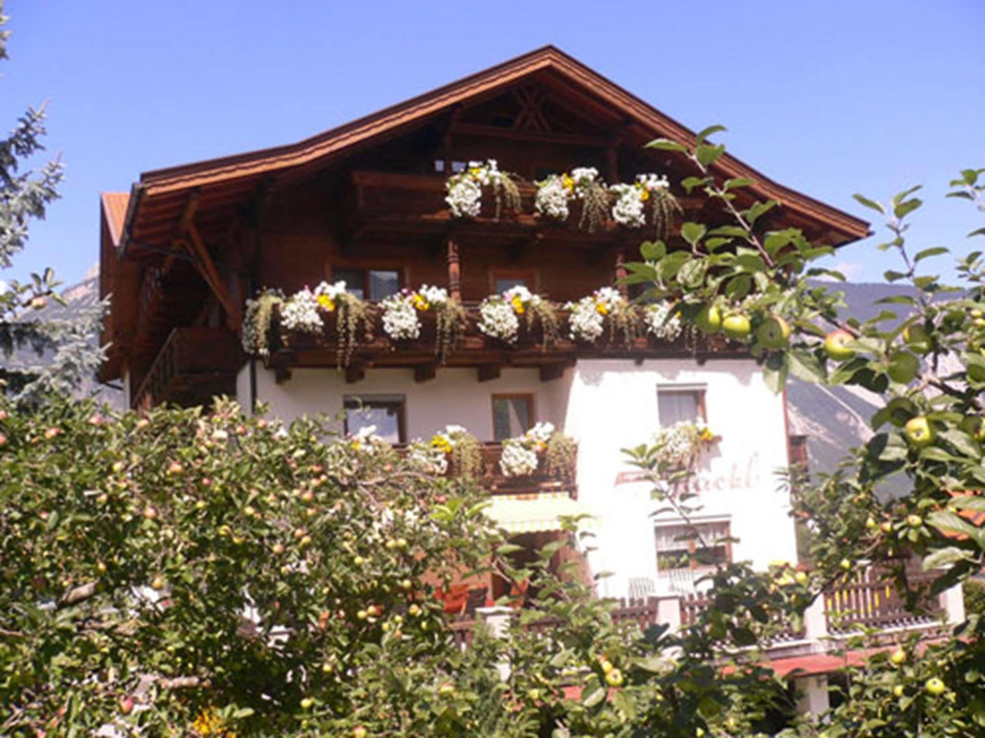 Gaestehaus Hackl Sautens Buitenkant foto