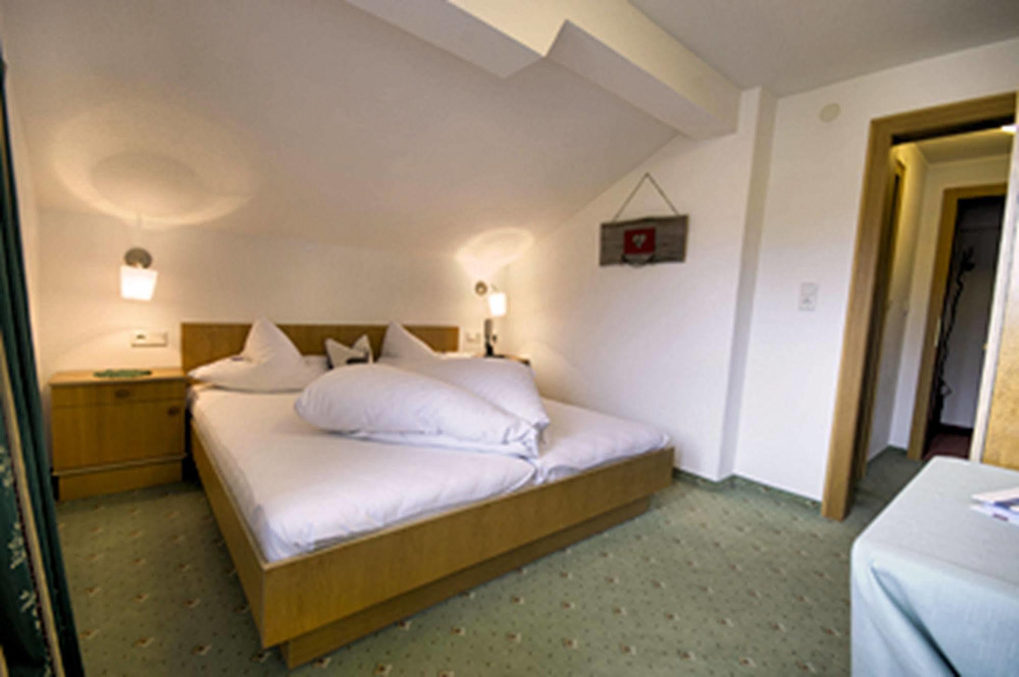 Gaestehaus Hackl Sautens Buitenkant foto