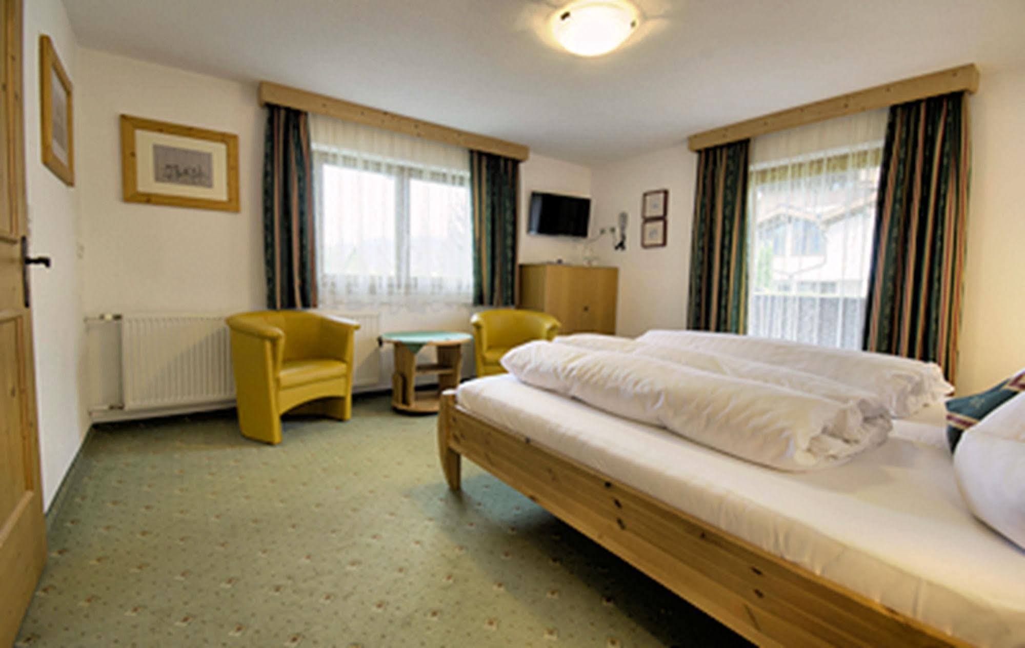 Gaestehaus Hackl Sautens Buitenkant foto
